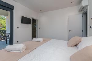 Villa Taralis with heated pool