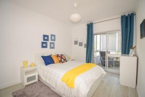 Retreat in Estoril with balcony and ocean view