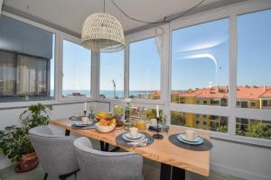Retreat in Estoril with balcony and ocean view