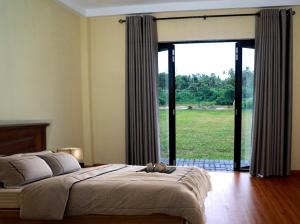 Golden Riverside Resort Kosgama