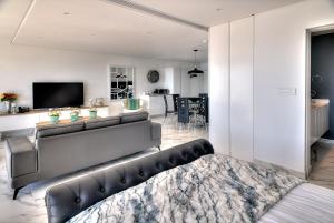 Horizon Bay 1302 Loadshedding Free APT by HMH