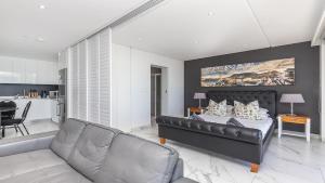 Horizon Bay 1302 Loadshedding Free APT by HMH