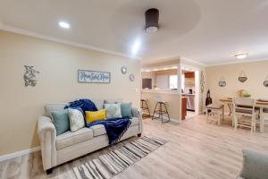 5 Mi to UAB Group-Friendly Birmingham Retreat