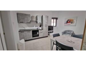 Compact, Convenient 1BR Flat