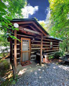 Rustic Copperhill Cabin Perfect for a Romantic Getaway in Tennessee