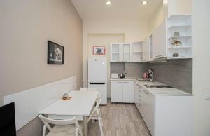 Wehost Apartment Near Liberty Square - by Wehost