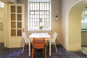 Central Tbilisi Apt Near Rustaveli Ave - By Wehost