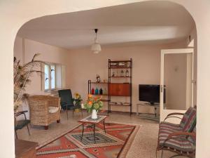 Family House on private courtyard in Fanna