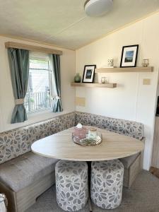Two Bedroom Caravan on 7 Lakes Country Park