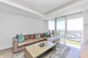 Modern Sea View Retreat with Pool & Inverter Horizon Bay 1405