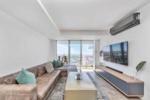 Modern Sea View Retreat with Pool & Inverter Horizon Bay 1405