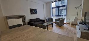 Spacious, Central Apt, sleeps 5