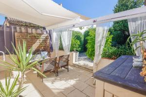 Rêve Dazur plage de la Nartelle studio 20m2 avec piscine partagée, parking Barbecue, draps inclus à la Nartelle