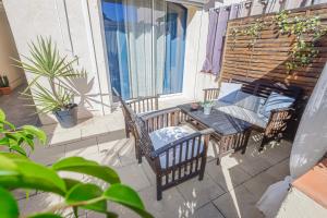 Rêve Dazur plage de la Nartelle studio 20m2 avec piscine partagée, parking Barbecue, draps inclus à la Nartelle