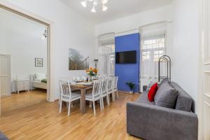 FanniPanni joyful 3BDR APT in Palace district