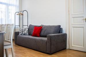 FanniPanni joyful 3BDR APT in Palace district