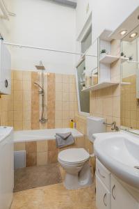 FanniPanni joyful 3BDR APT in Palace district