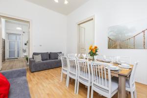 FanniPanni joyful 3BDR APT in Palace district