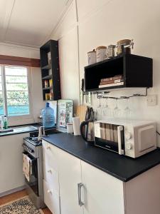 Karen Cottage with Private Garden WiFi