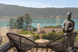 Villa Sunrise – Villa contemporaine avec piscine et vue panoramique sur le lac d’Annecy