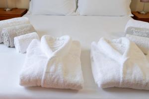 Shoreline Escape by Portugal Active