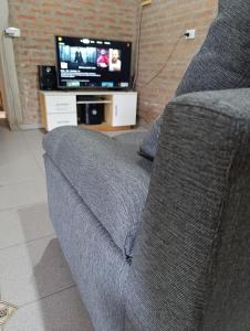 CASA EL GRINGO ubicada en Villa Parque Siquiman con vista al río tres habitaciones y capacidad para ocho personas