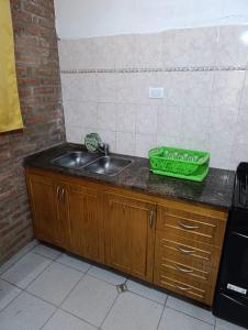 CASA EL GRINGO ubicada en Villa Parque Siquiman con vista al río tres habitaciones y capacidad para ocho personas