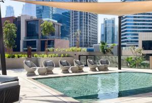 Chic Studio Unit 1808 Peninsula Five