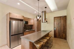 Modern Retreat with Private Garden and Jacuzzi