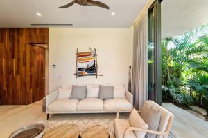 Modern Retreat with Private Garden and Jacuzzi