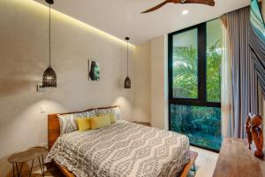 Modern Retreat with Private Garden and Jacuzzi