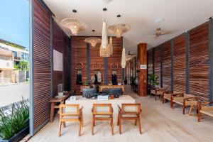 Modern Retreat with Private Garden and Jacuzzi