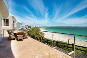 Tenos On Calypso 16 by Host Agents