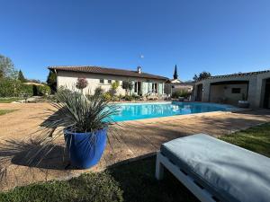 Villa atypique avec spa piscine 12x6 cheminée fdb proche du Golf dans parc arbore