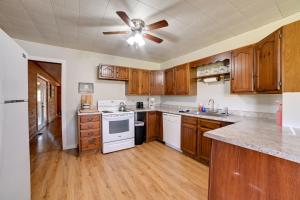 Pet Friendly House 5 Mins to Garden of the Gods