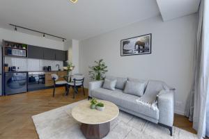 Luxe On Park Century City