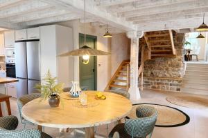 Wishome-Casa centenaria rehabilitada con encanto y piscina privada climatizada