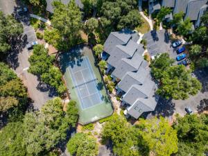 Coastal Paradise 2BR Villa Near Coligny & Beach