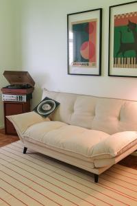 Vintage 2-Bed Apt with Music Room