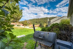 Townhome Comfort - Two King Suites & Pet-Friendly!