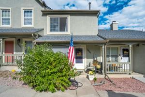 Townhome Comfort - Two King Suites & Pet-Friendly!