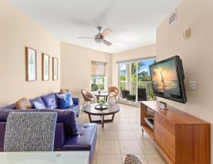 Walk to Beach & Dining - Affordable Luxury