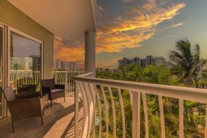 Walk to Beach & Dining - Affordable Luxury