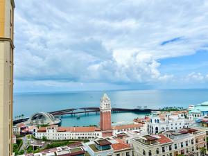 Luxury Apartment with Seaview - Kiss bridge - Firework at Sunset Town