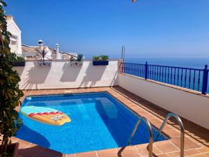 Villa in Nerja with private pool and sea view