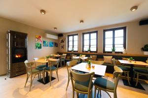 Husí plácek s vinným sklepem a terasou