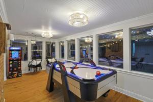 5BR w Backyard Paradise Pool Cinema Games