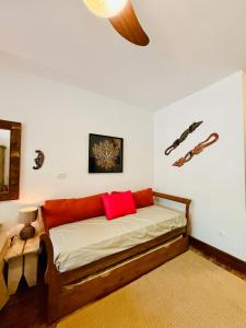 Maresias, Chalé H29 em condomínio dentro da Mata Atlântica e de frente a Entrada 18 da praia