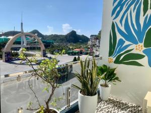 The Little Leaf Hostel - Restaurant & Rooptop Bar