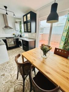 Céntrica vivienda con dos camas de matrimonio y free parking